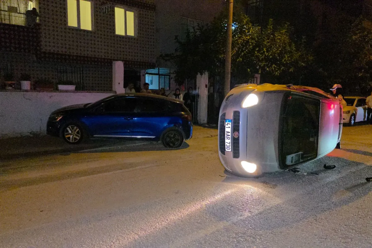 İnegöl'de Kontrolden Çıkan Otomobil Yan Yattı! Sürücü Aracını Bırakıp Kaçtı