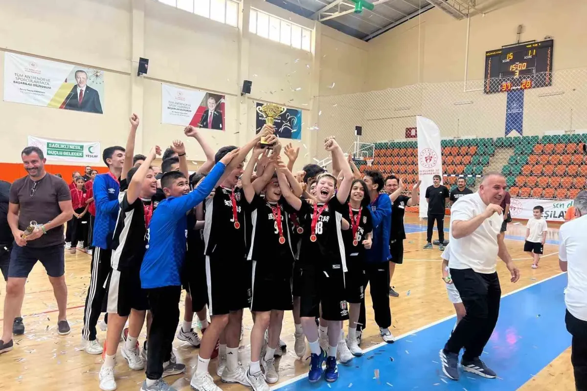 Minikler Hentbol Türkiye Şampiyonası Kuşadası’nda tamamlandı