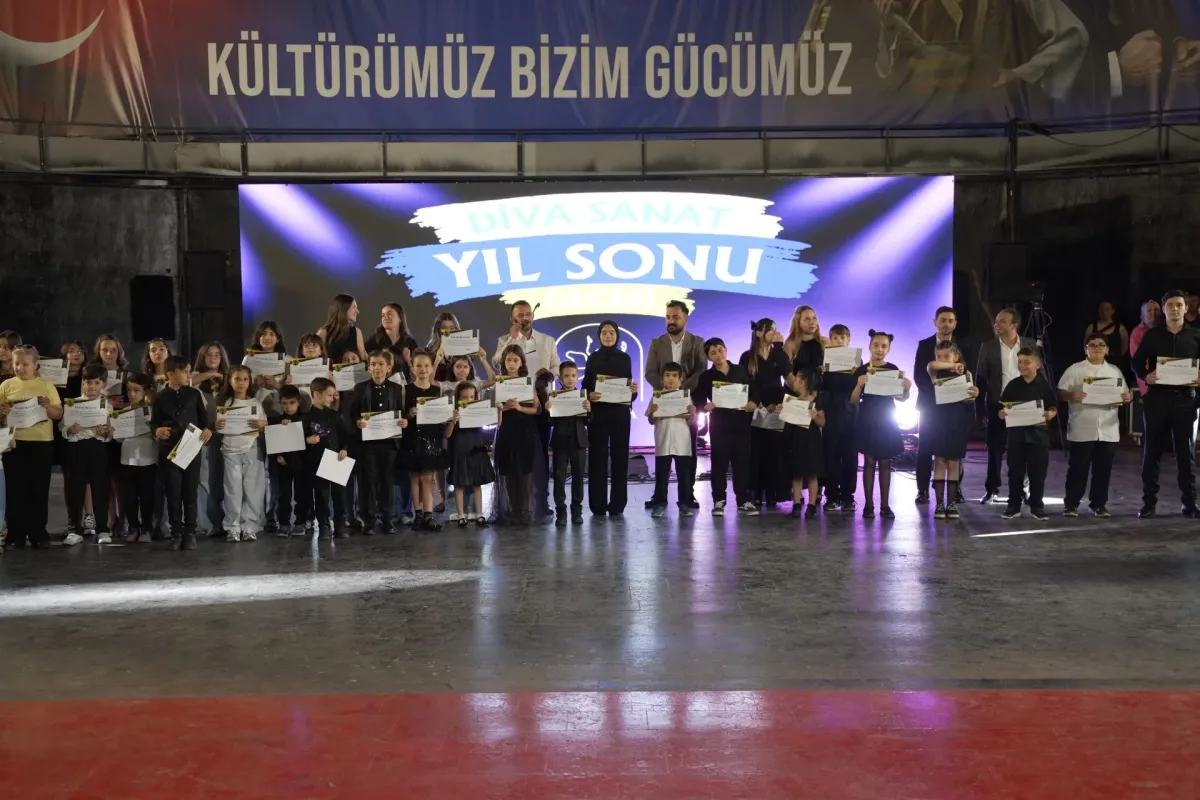 İnegöl'de Sanat Rüzgarı Esti! Diva Sanat Yıl Sonu Gösterisi Büyük Beğeni Topladı