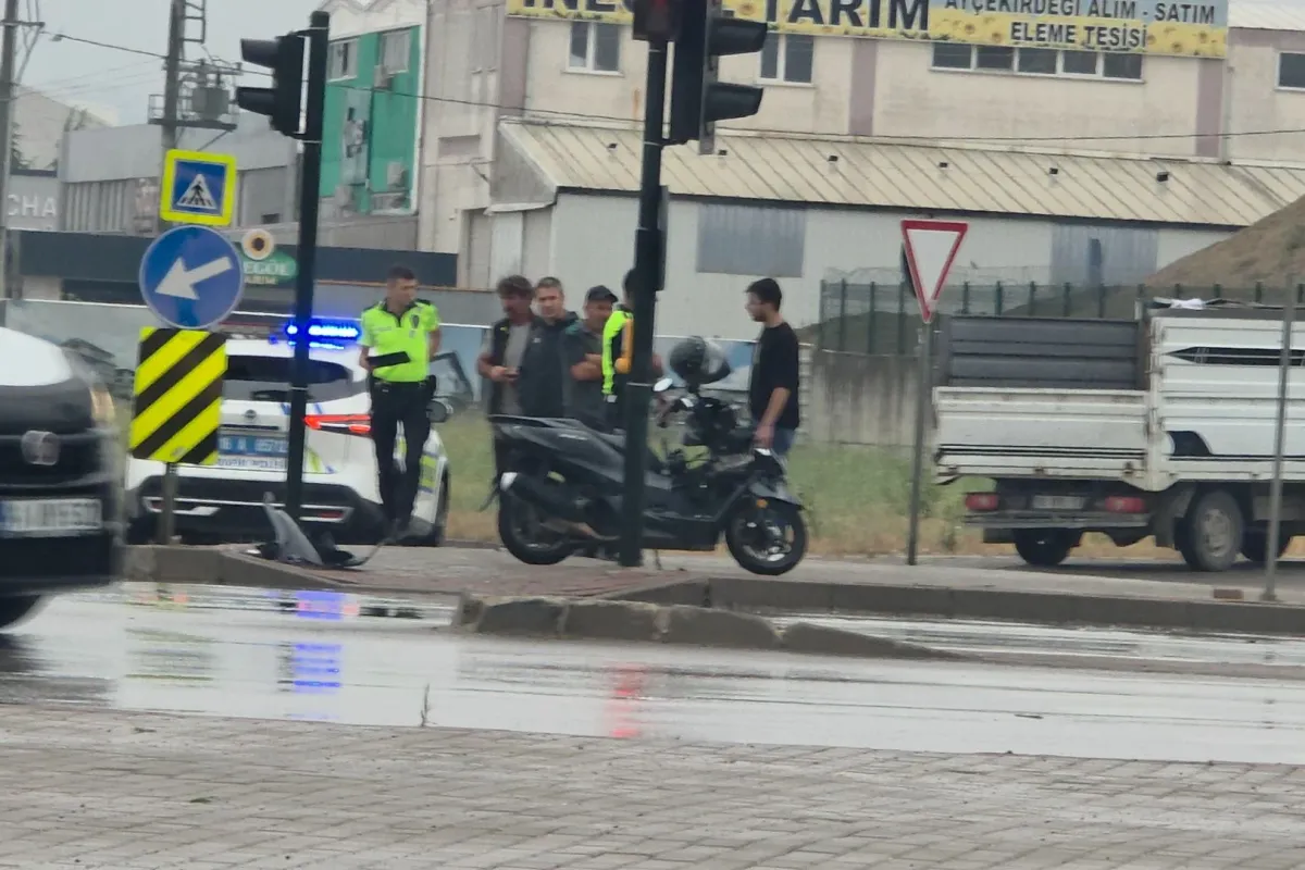 İnegöl'de Yağış Kazayı Beraberinde Getirdi! Motosiklet Sürücüsü Yaralandı
