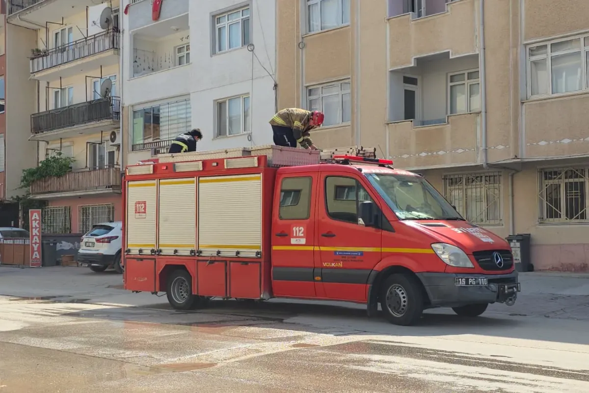 İnegöl'de mahsur kalan çocuğun imdadına itfaiye yetişti!