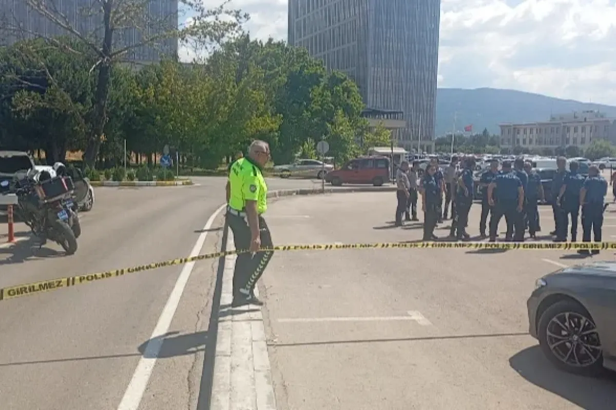 Boşanma davasında silahlar konuştu! Adliye önü karıştı