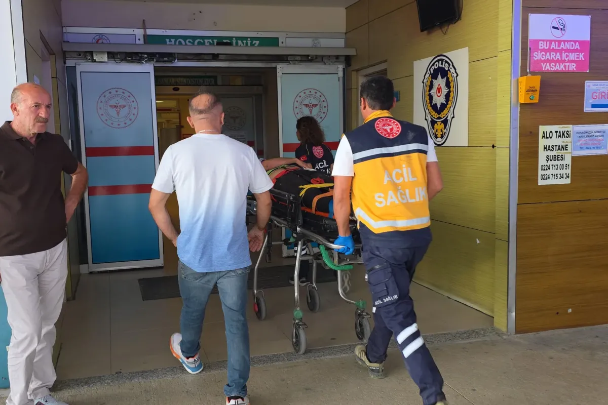 Vinçten Düşen Tuğlalar 2 İşçiyi Hastanelik Etti