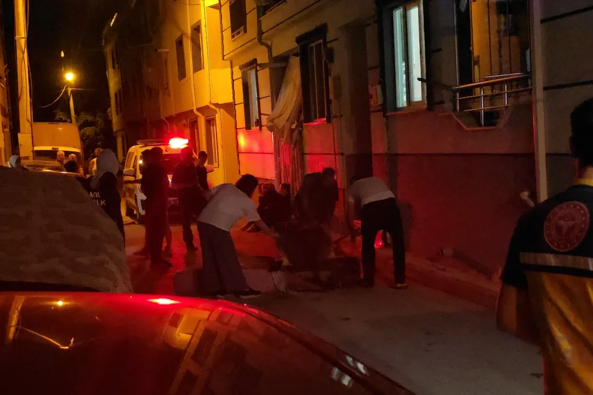 Alkollü şahıs evini ateşe verdi