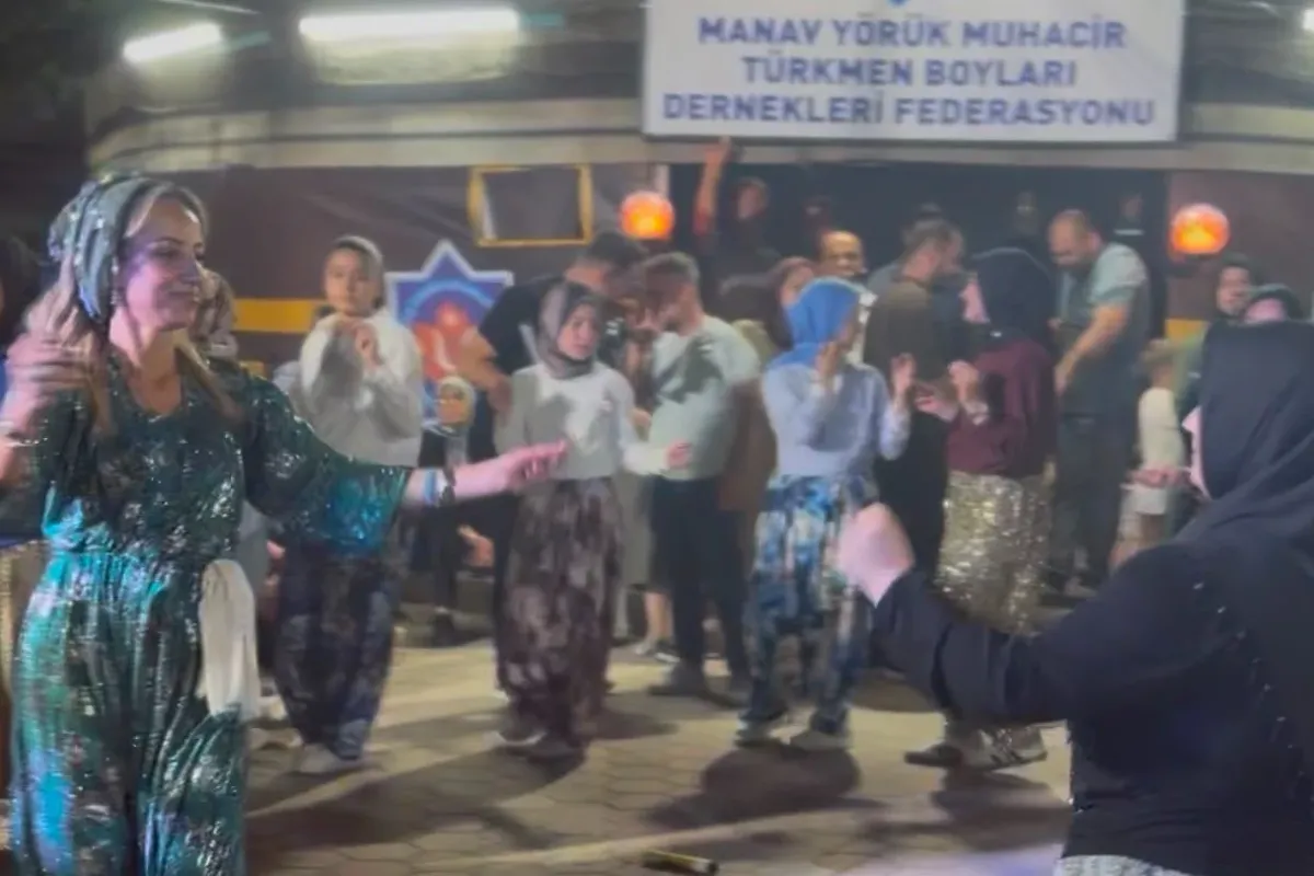 Festivalde Şalvar Coşkusu! Binlerce Kişi Geleneksel Gecede Buluştu