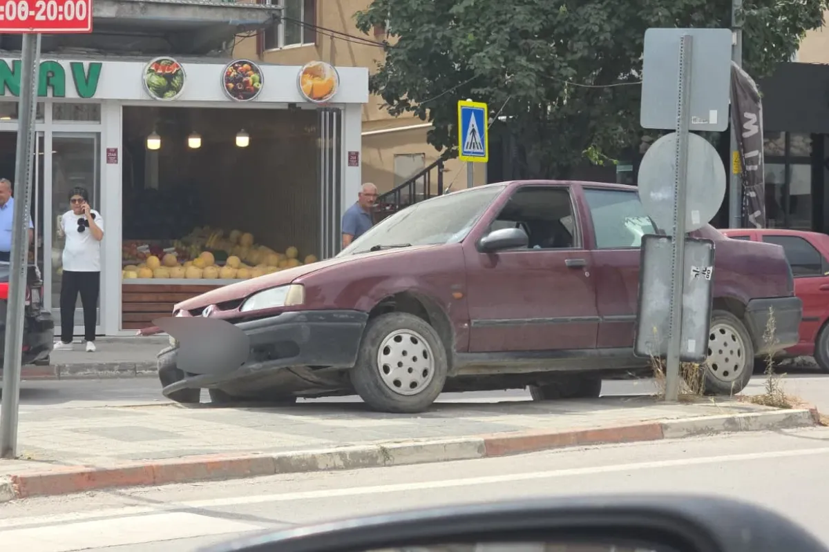 İnegöl'de korkutan kaza! 1'i bebek 2 yaralı