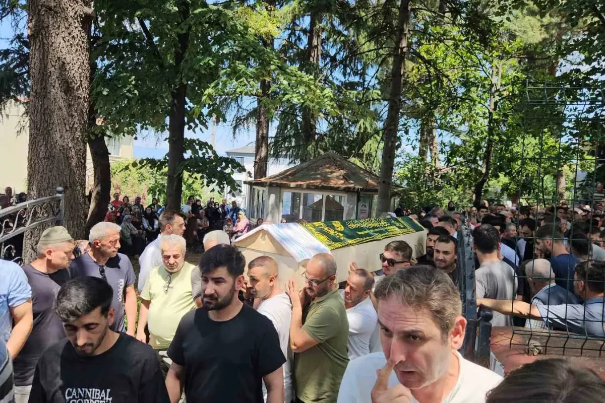 Aynı motosiklette can veren anne-baba gözyaşlarıyla uğurlandı