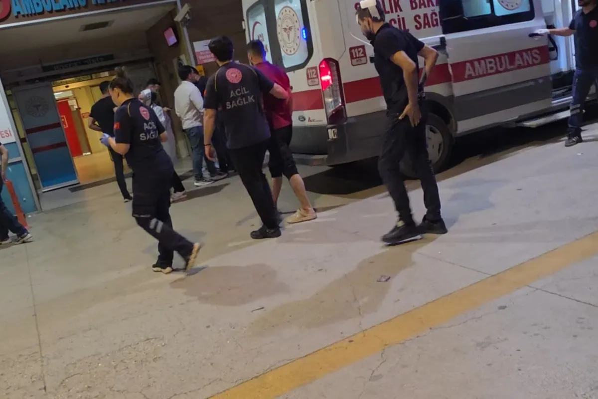 Gece yarısı İnegöl'de 2 kişiyi hastanelik edip kaçtı!