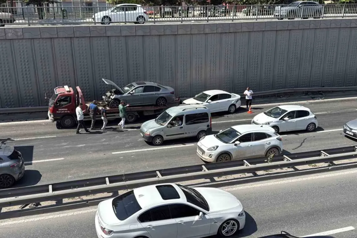 Çevre Yolu’nda 3 aracın karıştığı zincirleme kaza: 2 yaralı