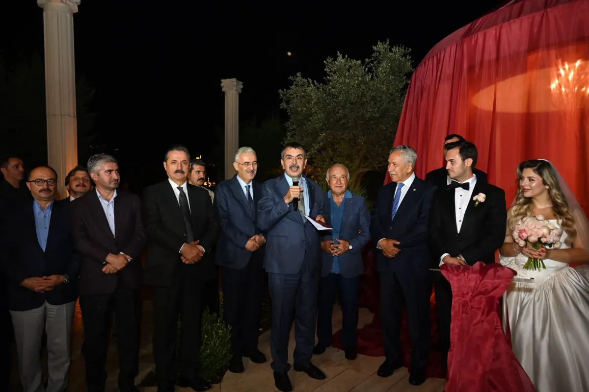 Bakanlar İnegöllülerin düğününde bir araya geldi