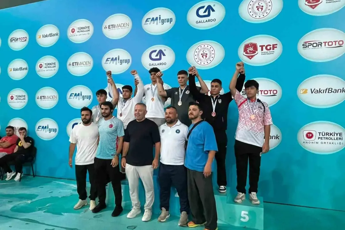 Minikler Güreş Türkiye Şampiyonası’na büyükşehir damgası!