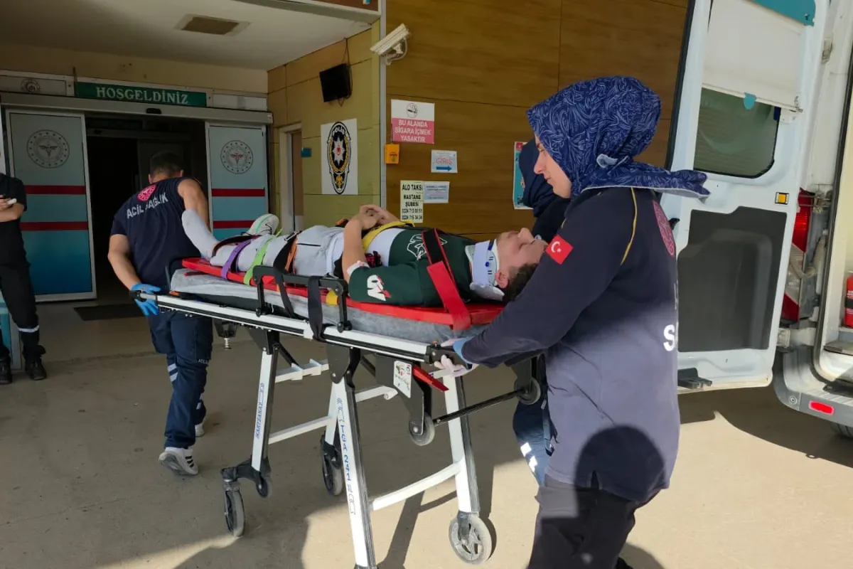 İnegöl Girişinde Korkutan Kaza! Motosiklet 20 Metrelik Dereye Uçtu