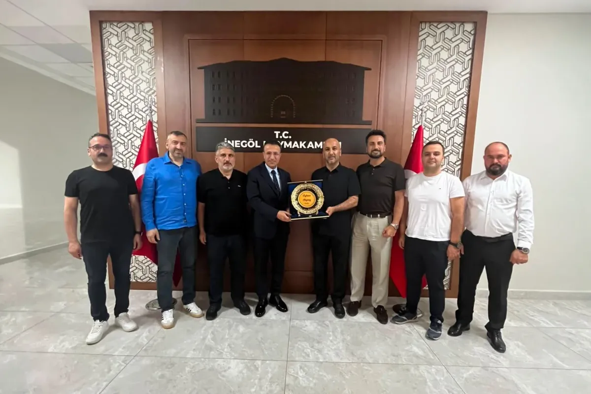 Wobilimo Mobilya AVM Yönetimi, İnegöl Kaymakamı Ayhan Akpay’ı Ziyaret Etti
