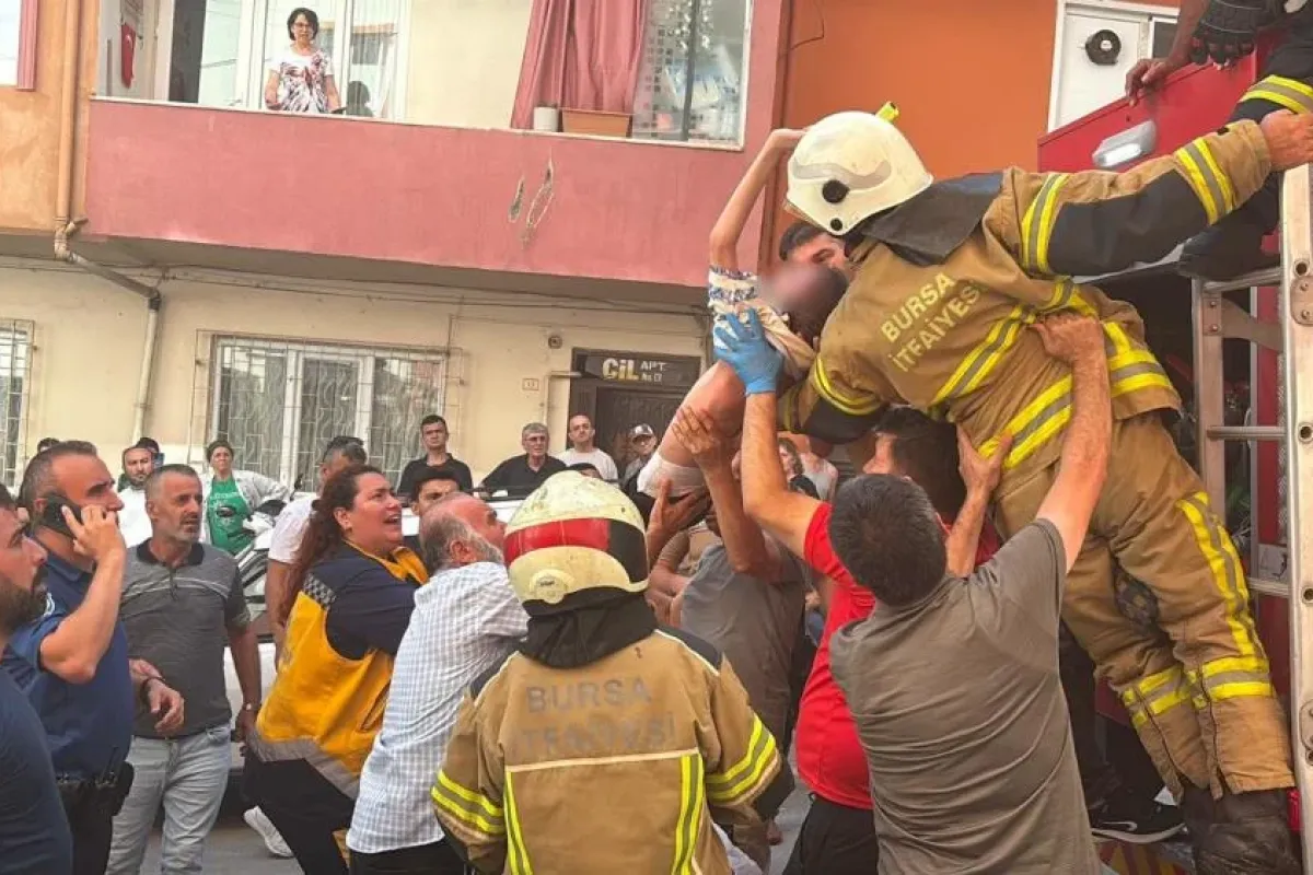 Alevlerin Arasında Kaldı! İtfaiye Engelli Çocuğu Böyle Kurtardı