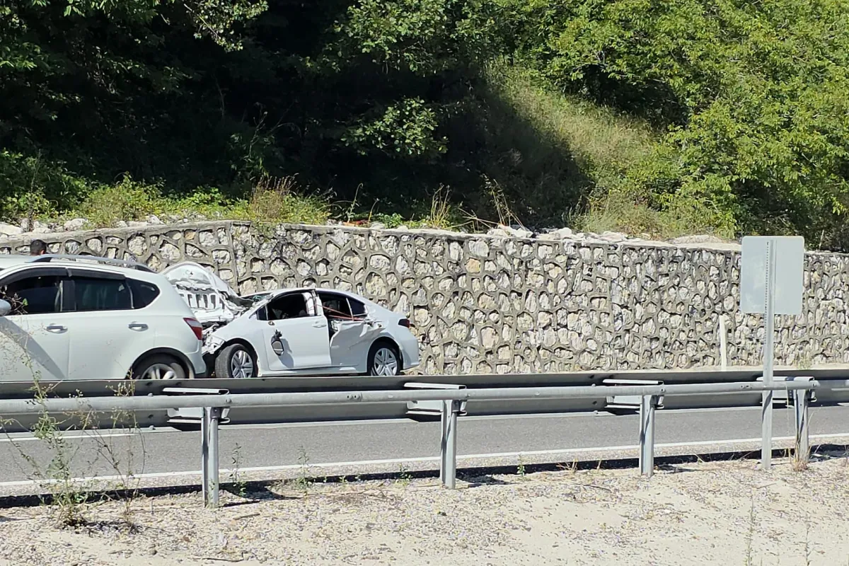 İnegöl'de duvara giren araç pert oldu!