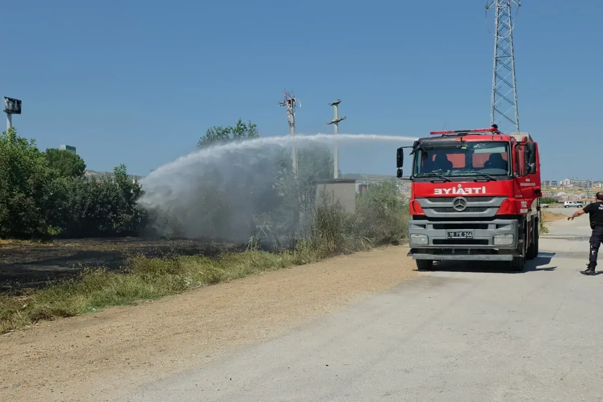 Yeniceköy’de tarlada çıkan anız yangını söndürüldü