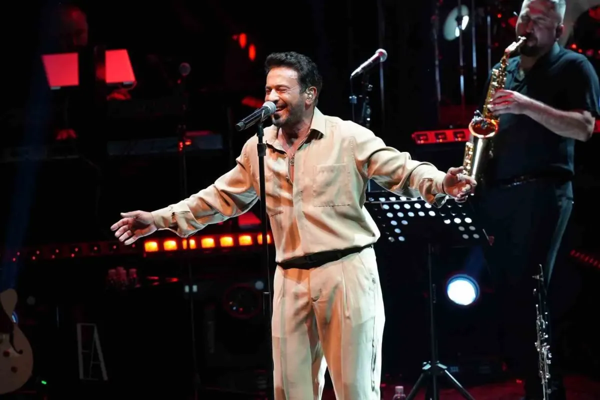 Açıkhava’da Emre Altuğ’dan müzik dolu gece