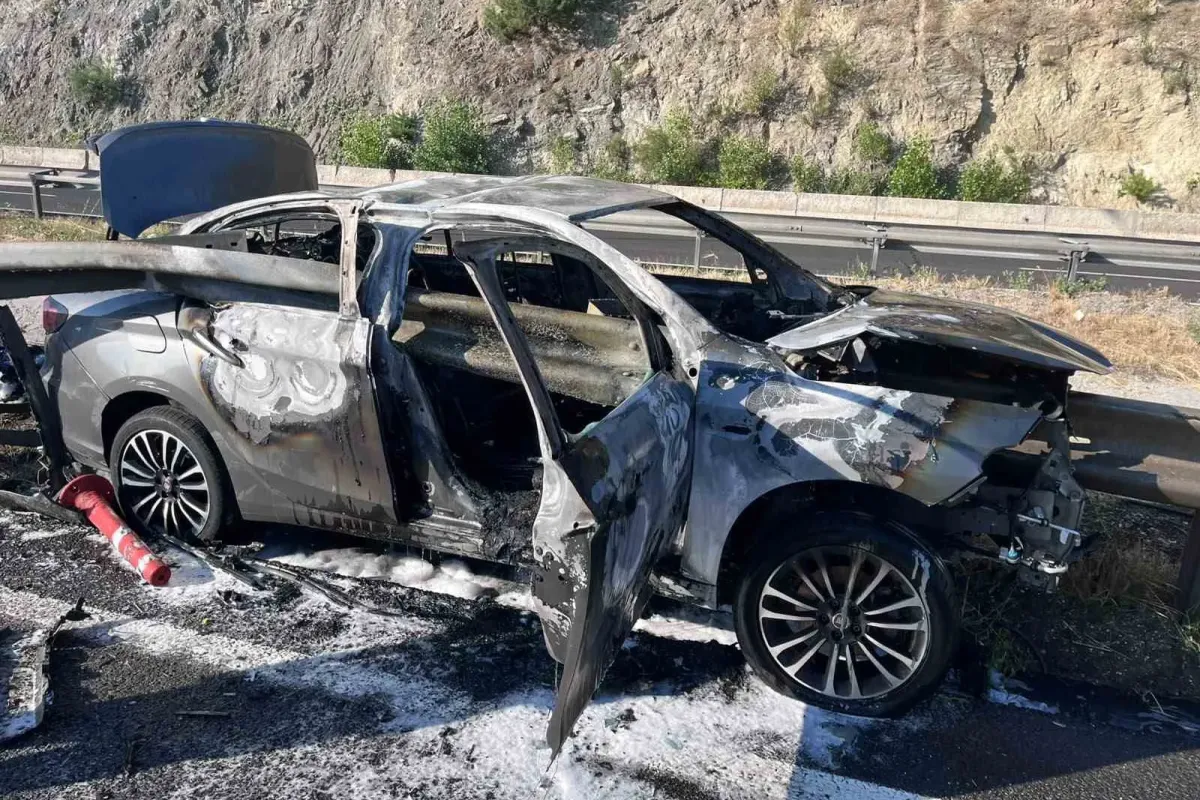 Bilecik’te otomobil bariyere çarpıp alev aldı: 3 astsubay yaralandı