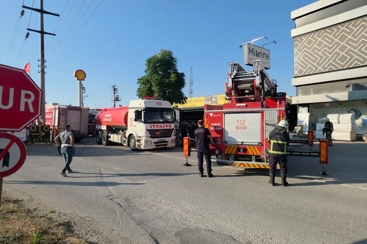 İnegöl'de Mobilya Deposunda Yangın!