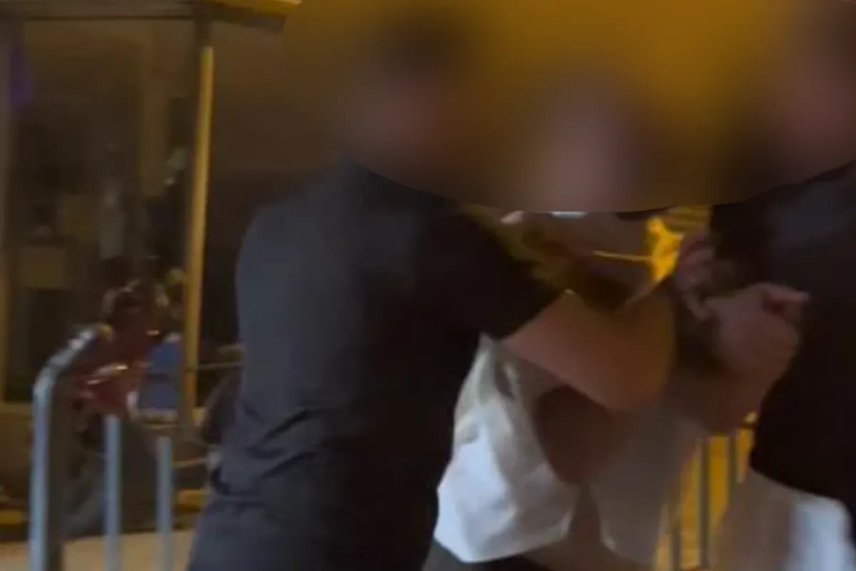 Gece Kulübü Çıkışında Ortalık Karıştı! Yumruklar Havada Uçuştu