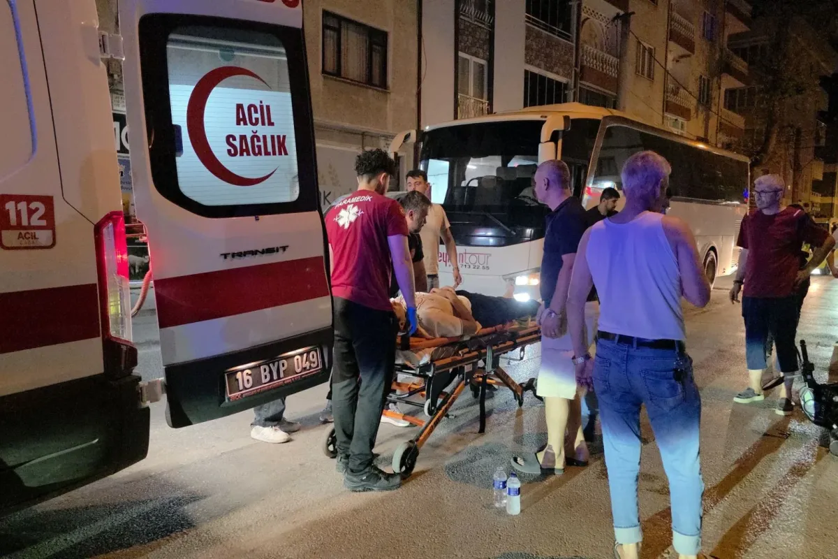Yoldaki çukur canından ediyordu, otobüsün altına girdi