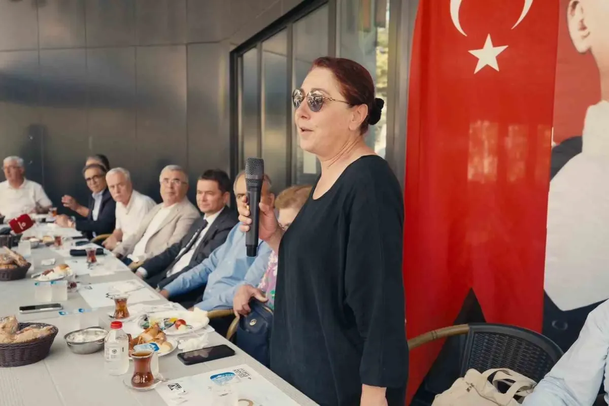 Başkan Aydın, Muradiye’de vatandaşların sesine kulak verdi