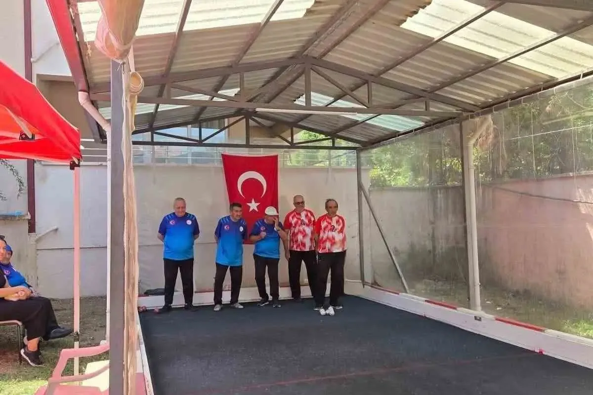 Huzurevi sakinleri bocce müsabakasında buluştu