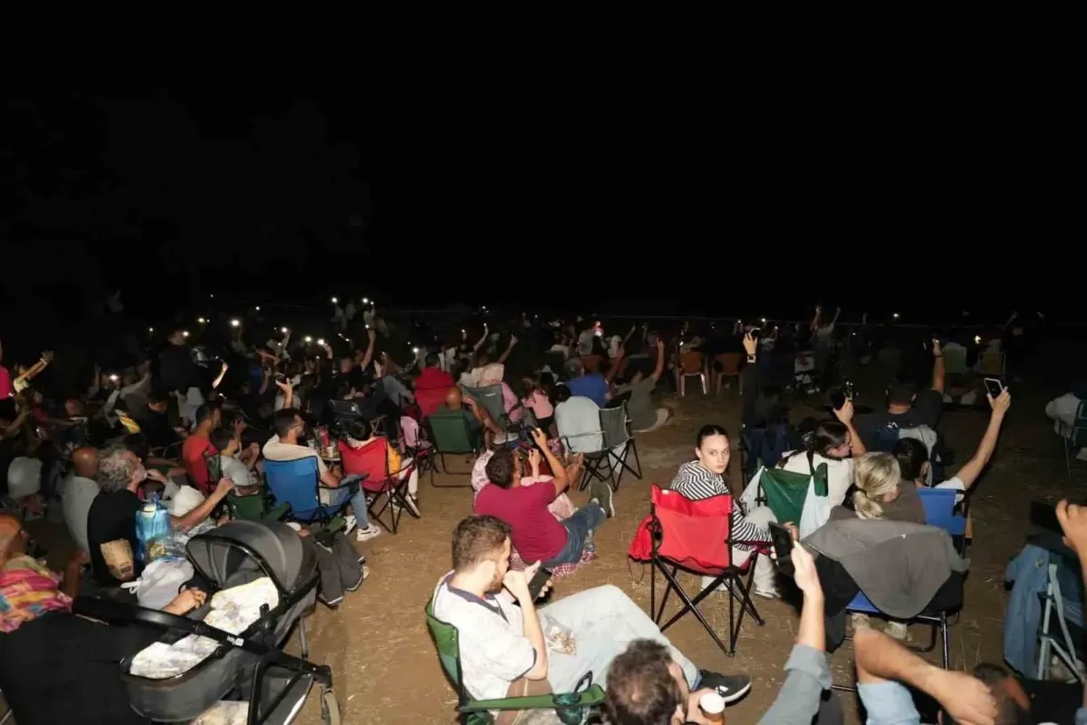 Binlerce kişi Perseid meteor yağmurunu izlemek için Yenişehir’e akın etti