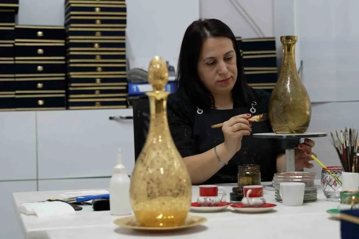 Cam, ustaların elinde sanata dönüşüyor