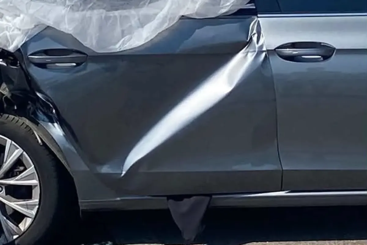 Kamyonet otomobile çarptı, yaşlı kadın hayatını kaybetti