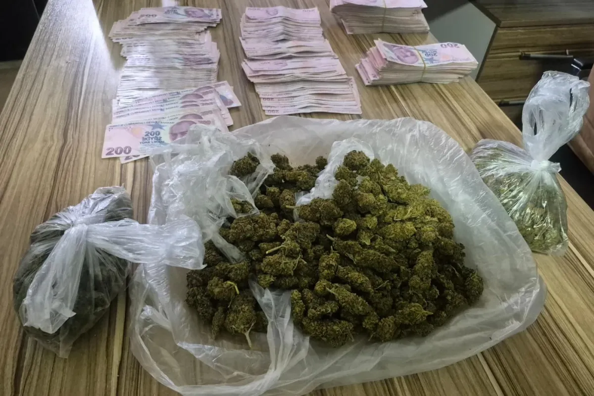 İnegöl'de kaçan araçtan çıkanlar polisi şoke etti!
