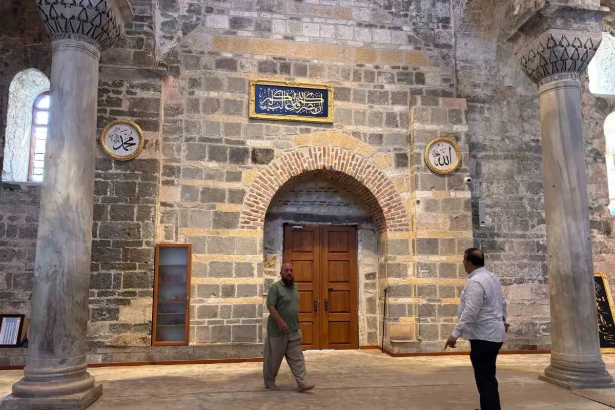 Trabzon Ayasofya hat yazıları ile bezendi