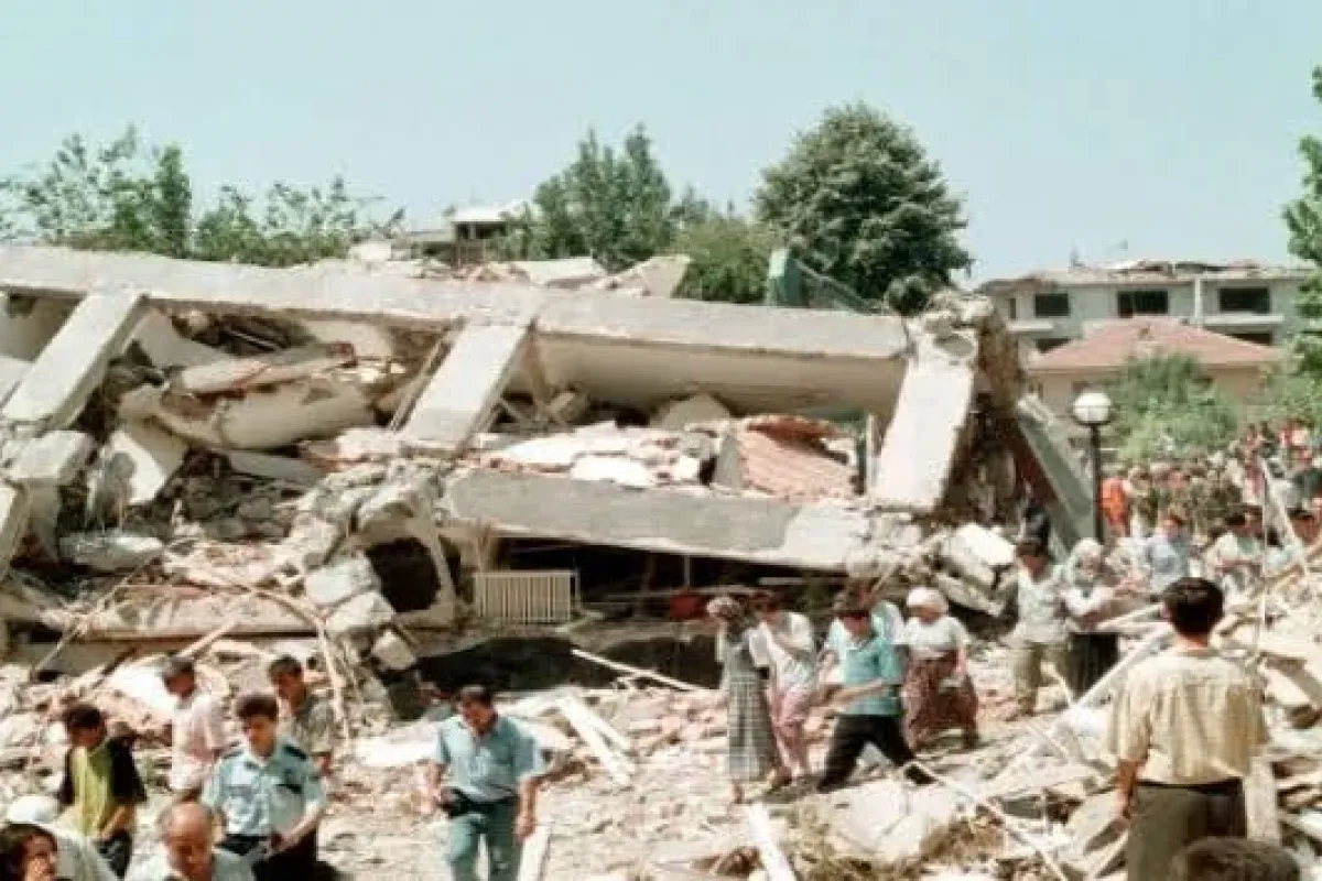 Marmara Depreminin 27. Yılında Değişmeyen Gerçek: Deprem Riski Biliniyor Yapı Stoku Hâlâ Belirsiz!