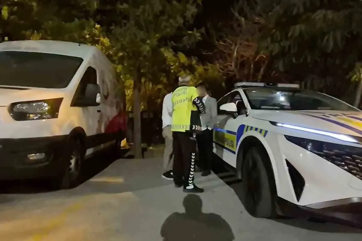 Alkollü sürücünün aracını teslim almaya gelen yakını da alkollü çıktı