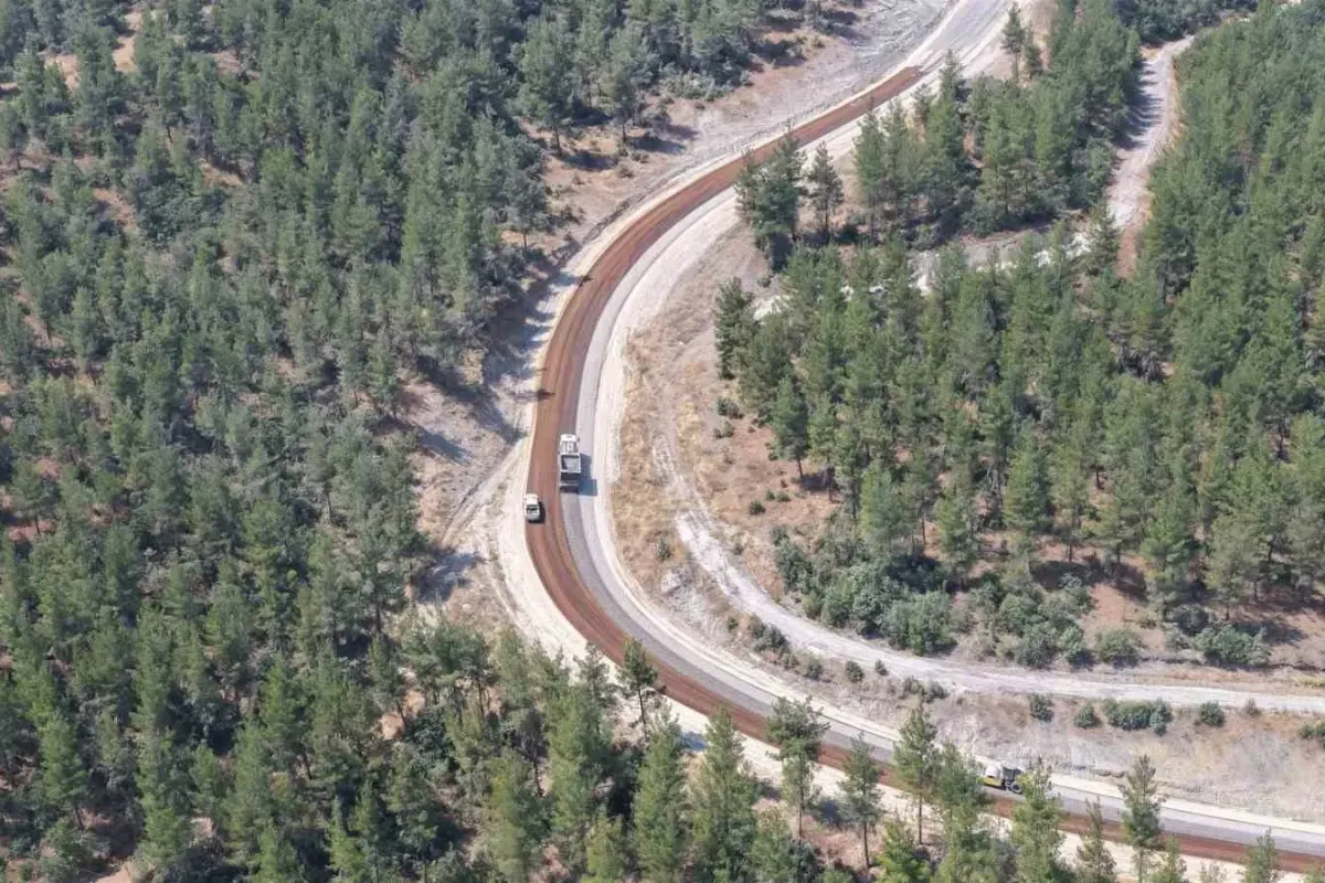 Dursunbey’de Başkan Akın’ın söz verdiği yol tamamlandı