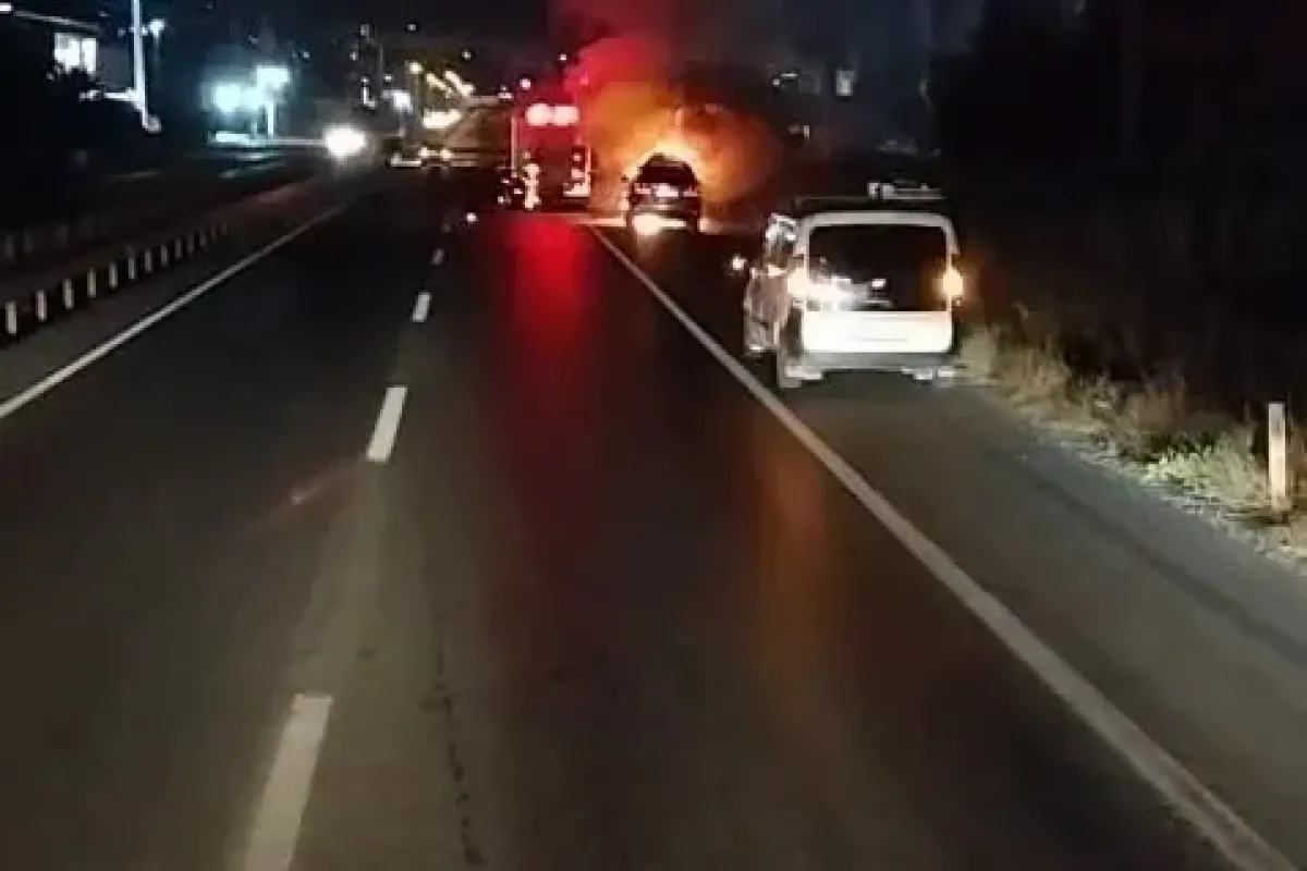 Bursa’da lüks otomobil alevlere teslim oldu: O anlar kamerada
