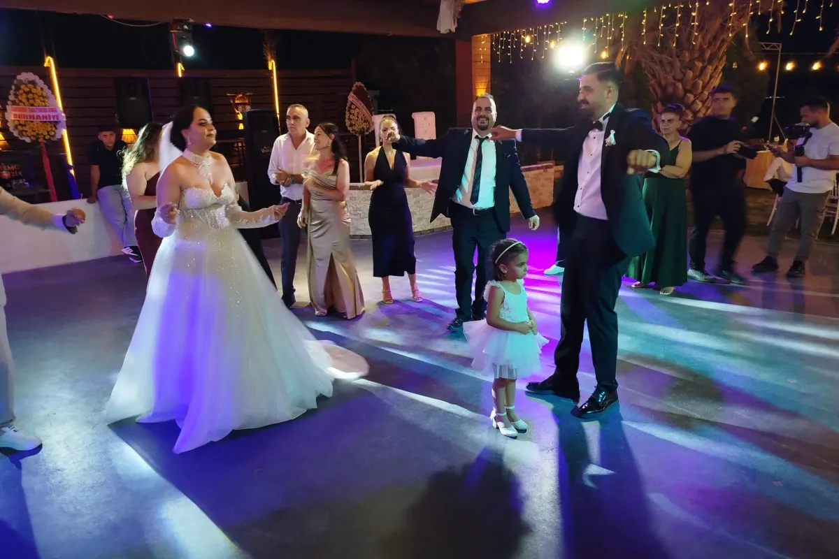 Düzgün Özçelik ve Asmin Aslan için görkemli düğün