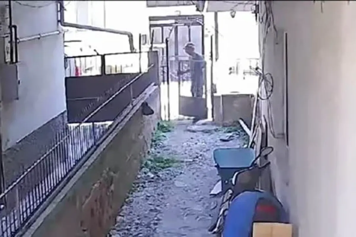 Kapıyı yerinde bulamayınca şoke oldu! Kamera gerçeği gösterdi