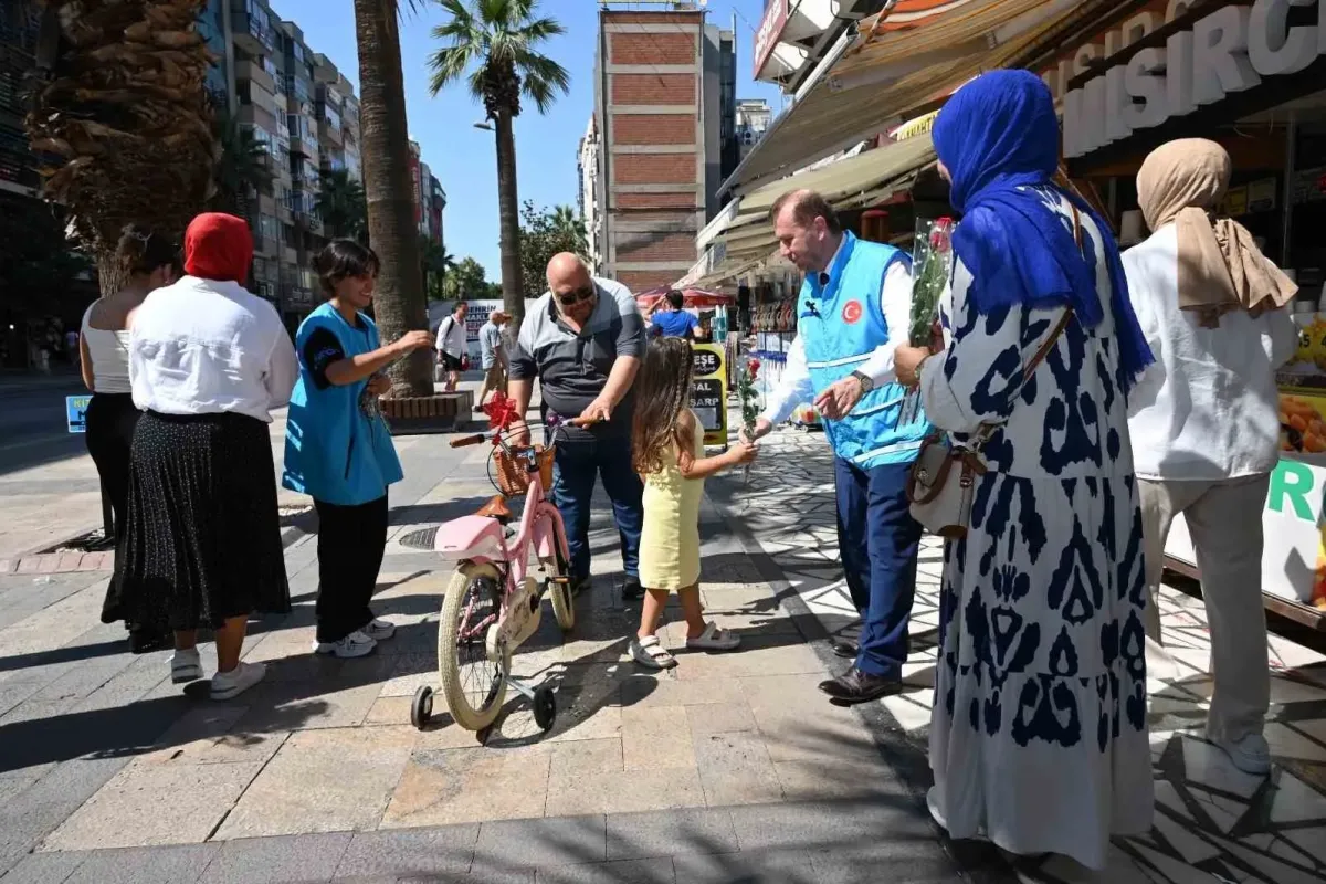 Denizli’de Mevlid Kandili’nde 571 gül dağıtıldı