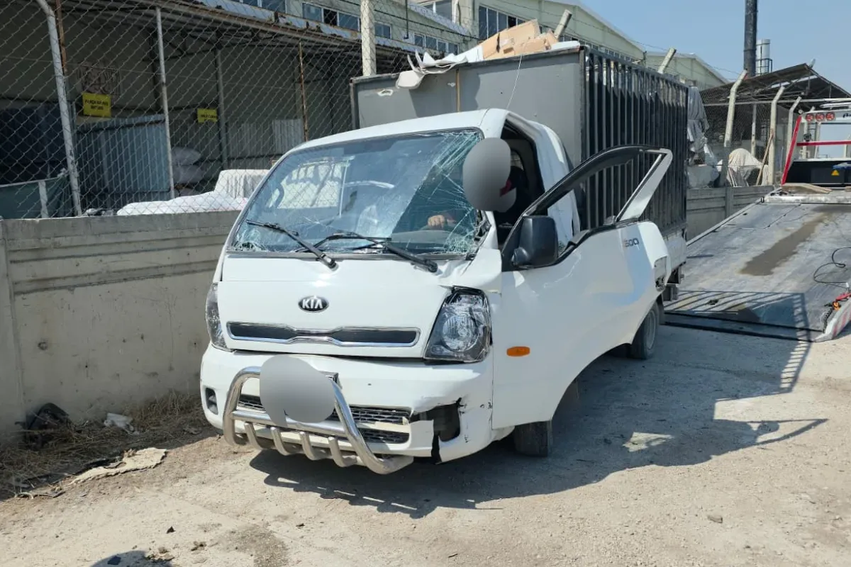 İnegöl'de feci kaza! Sürücü araçta sıkıştı