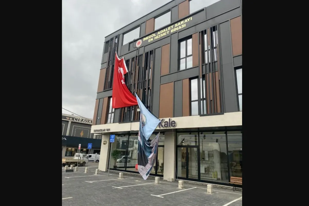 30 Ağustos Öncesi İnegöl’de Tepki Çeken Görüntü