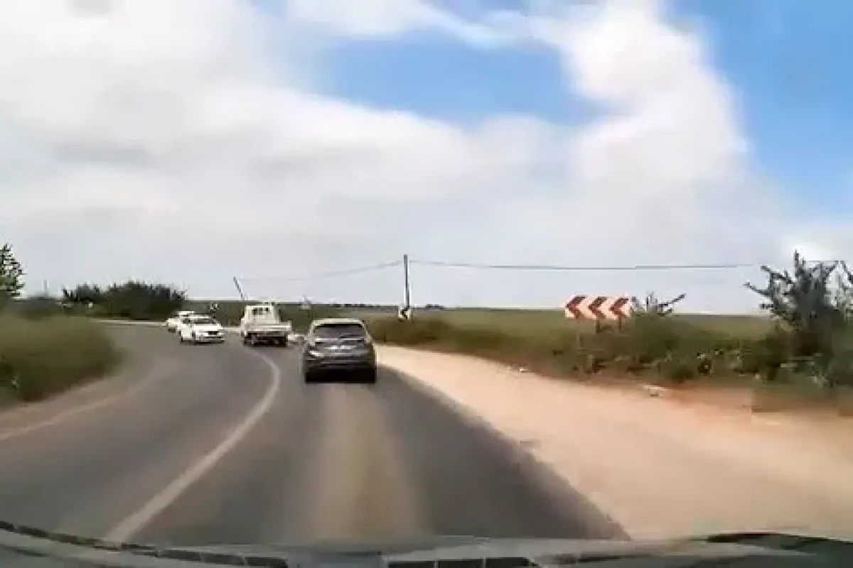 Bursa’da viraja hızlı giren otomobil kazaya sebep oldu: O anlar kamerada