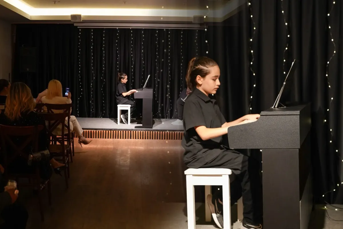Diva Sanat’ta Kursiyer Konserleri Çınar Bilgesoy ile Başladı