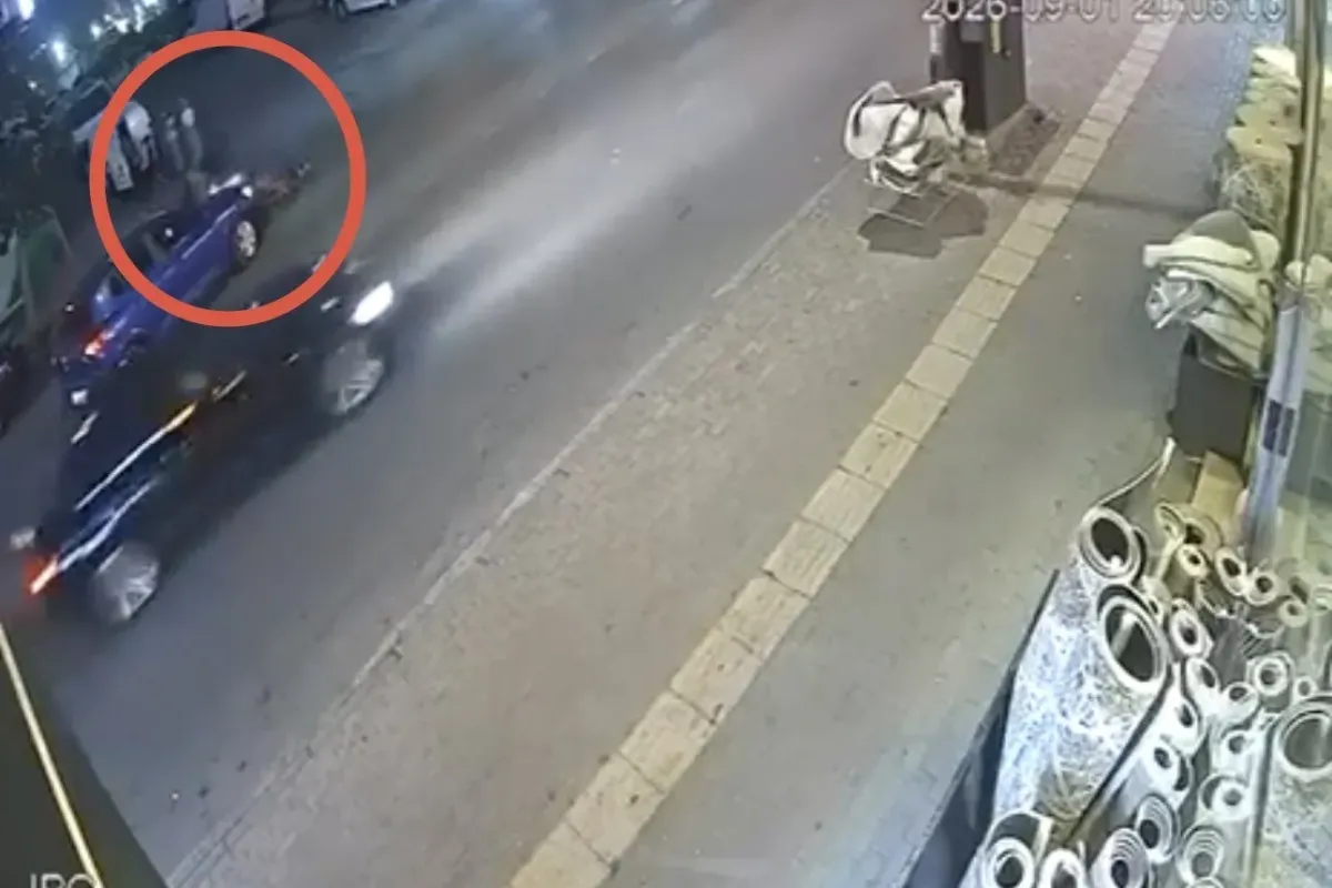 Bursa’da otomobil ile çarpışan motokurye yaralandı