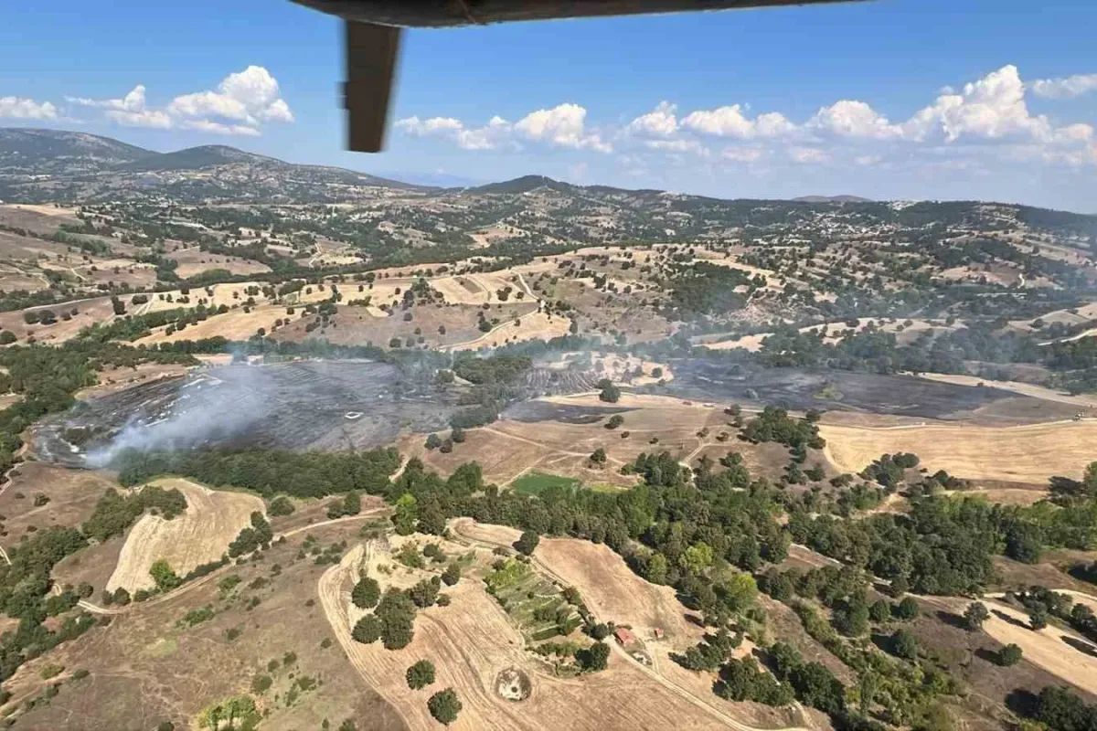 Helikopterler peşpeşe havalandı, yangın kontrol altına alındı
