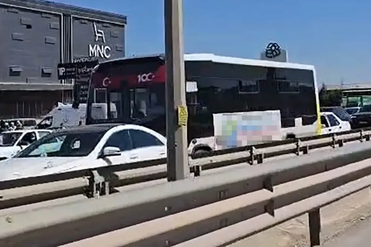 2 otobüsün de karıştığı zincirleme kazada 7 yaşındaki çocuk yaralandı