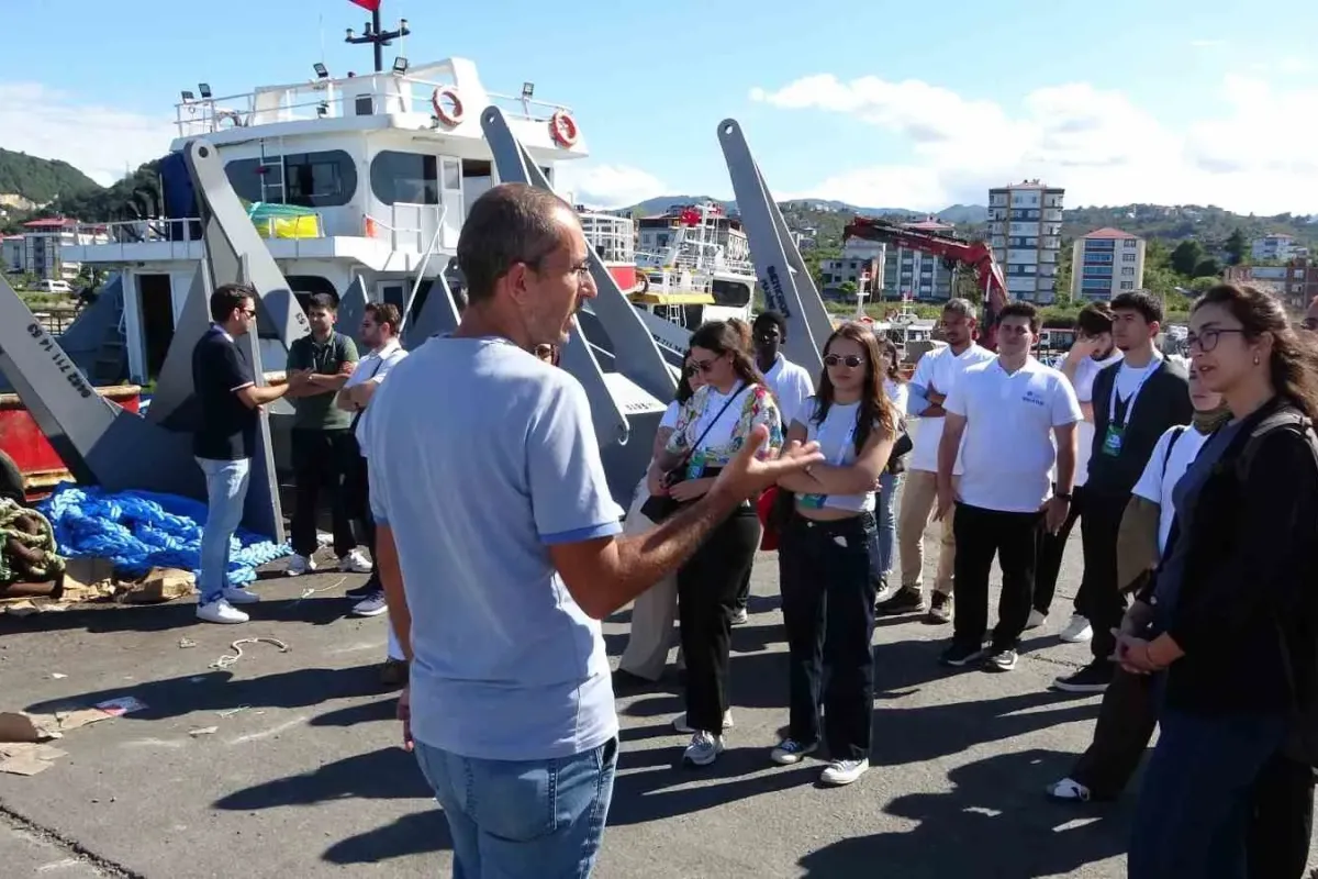 20 ülkeden öğrenciler KTÜ’nün araştırma gemisiyle Karadeniz’e açıldı