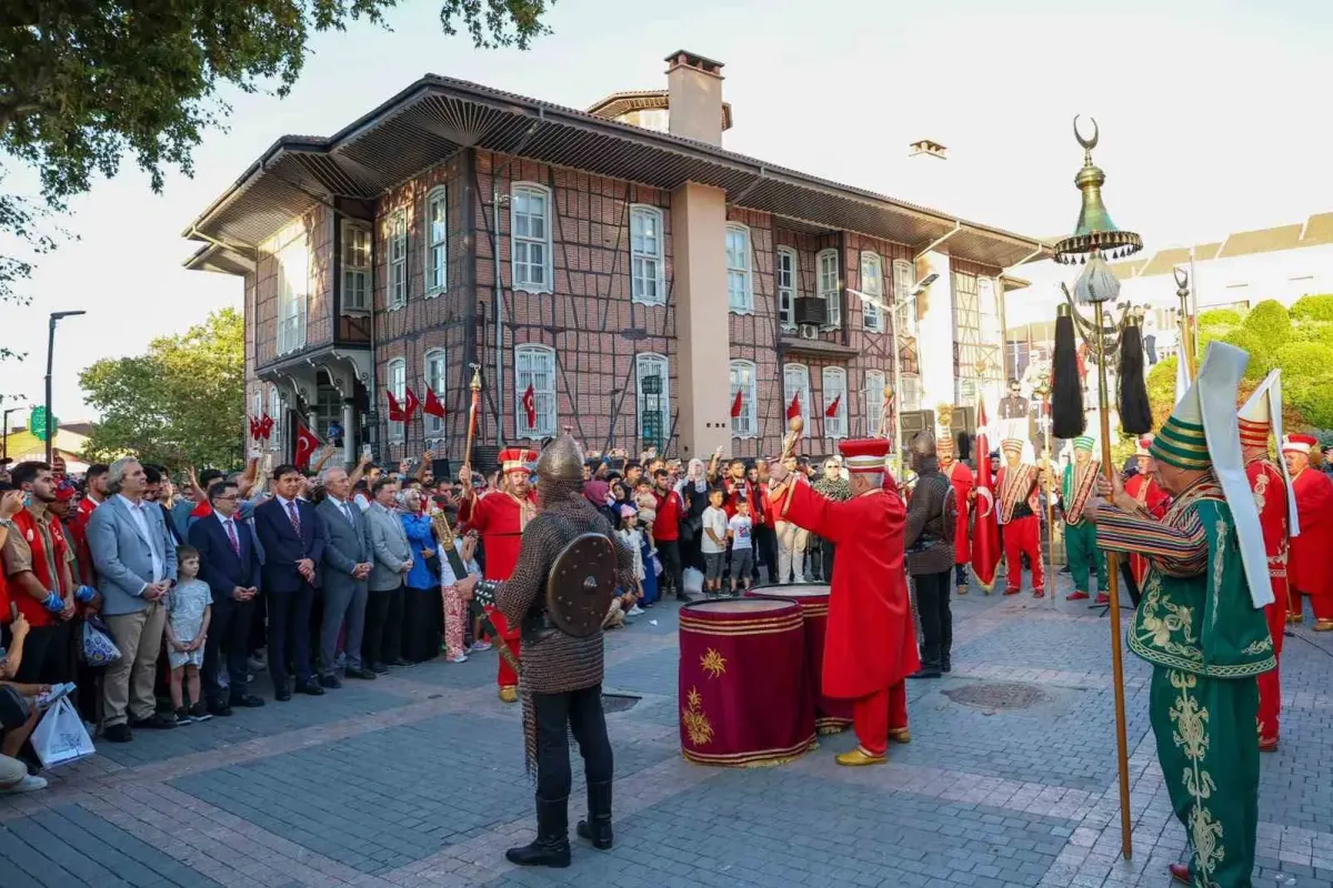 Kurtuluş coşkusu Tarihi Belediye Binası’na taşındı