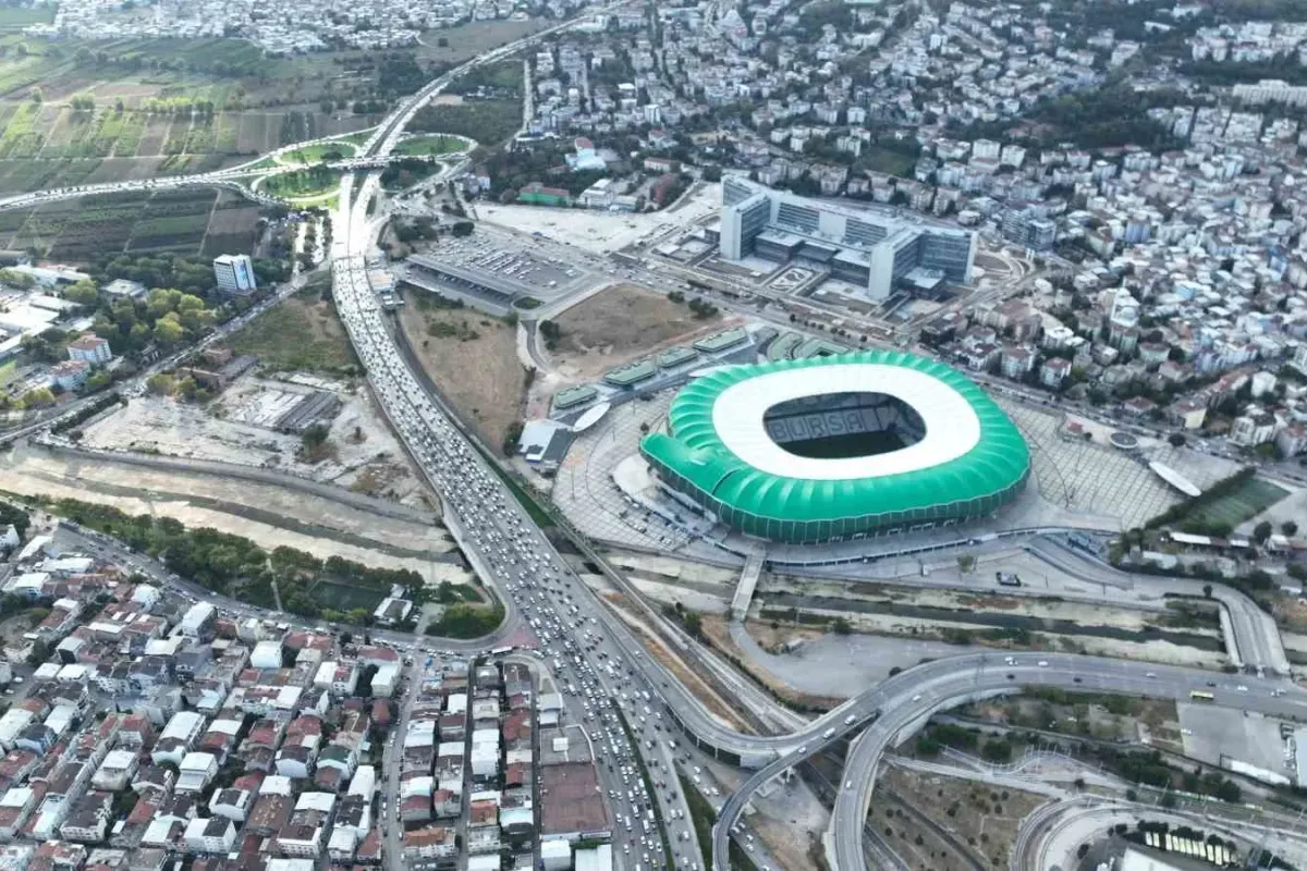 Bursa’da okullar açıldı, korkulan trafik yoğunluğu oluşmadı