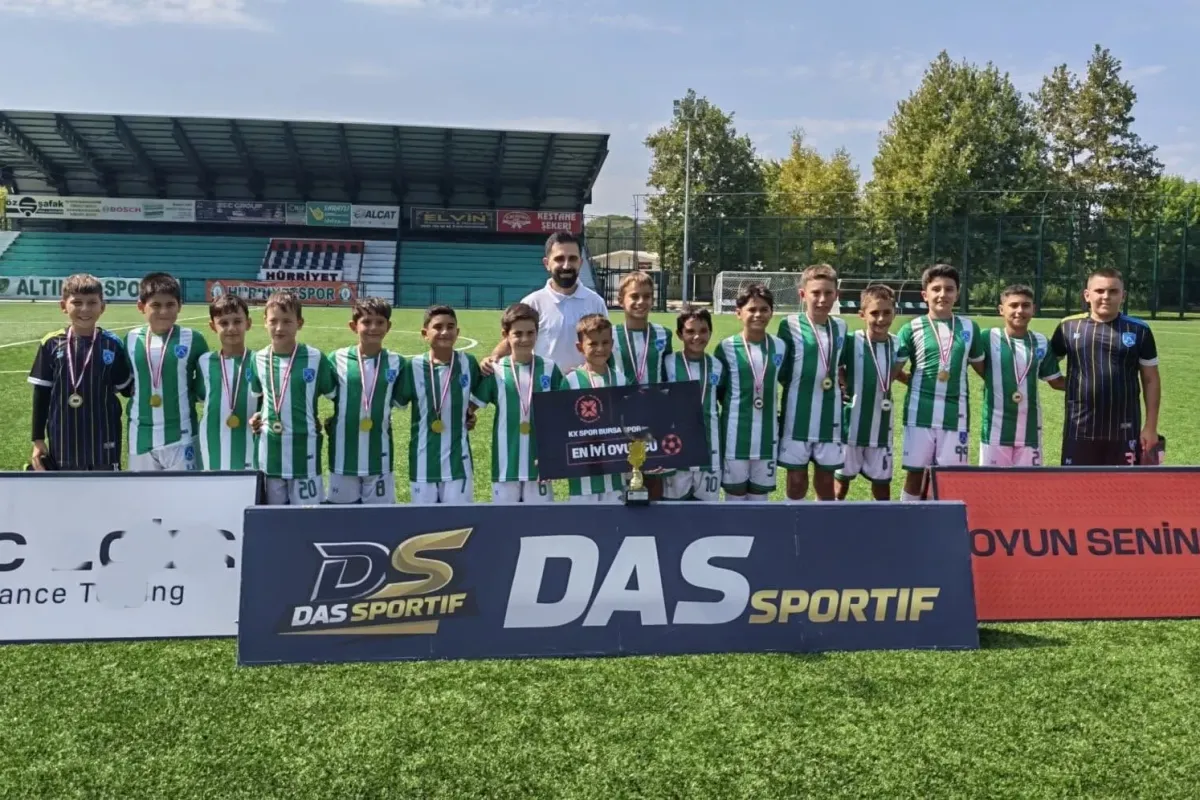 Balıkesir Büyükşehir Belediyespor U-11 Takımı Bursa’da şampiyon oldu